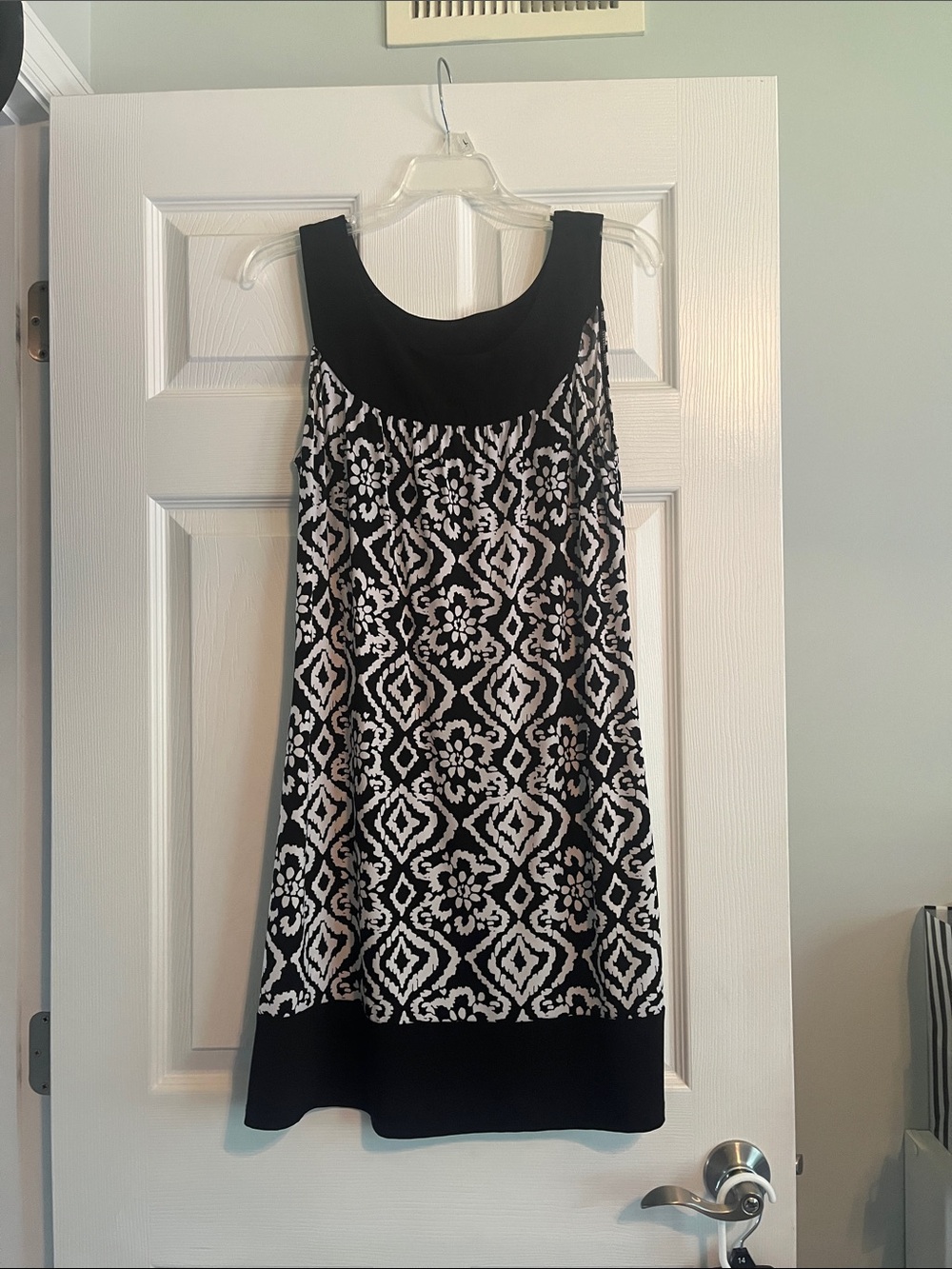 Wrapper Black and White Patterned Sleeveless Shift Dress